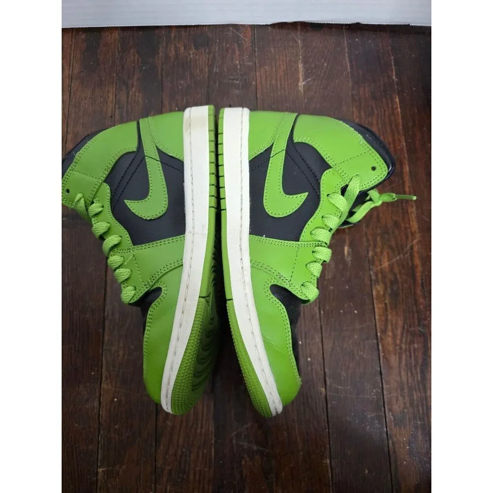 Women's Air Jordan 1 Mid Altitude Green Sneakers size 7